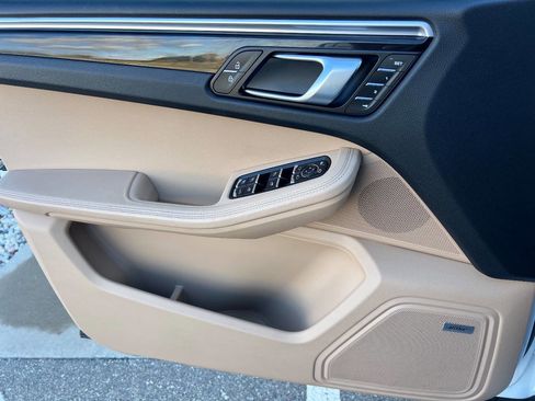 Used 2021 Porsche Macan image 23