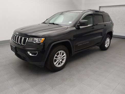 Used 2018 Jeep Grand Cherokee Laredo AWD/4WD image 2