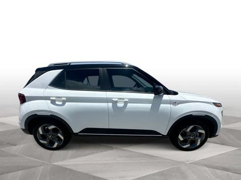 Used 2024 Hyundai Venue Limited FWD image 9