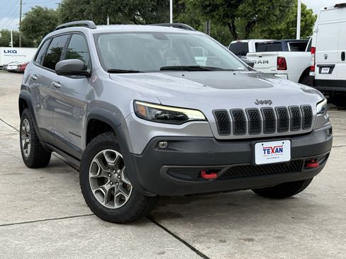 Used 2020 Jeep Cherokee Trailhawk AWD/4WD image 2