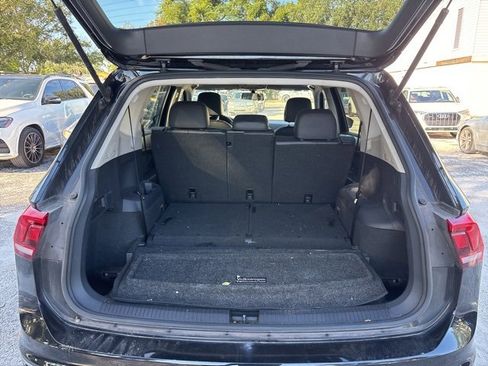 Used 2020 Volkswagen Tiguan SE w/ Panoramic Sunroof Package image 7