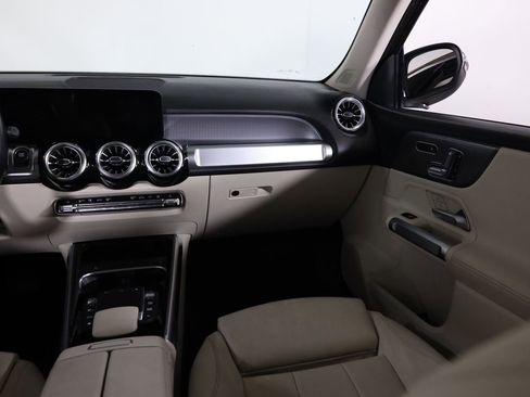 Used 2023 Mercedes-Benz EQB 300 4MATIC image 42