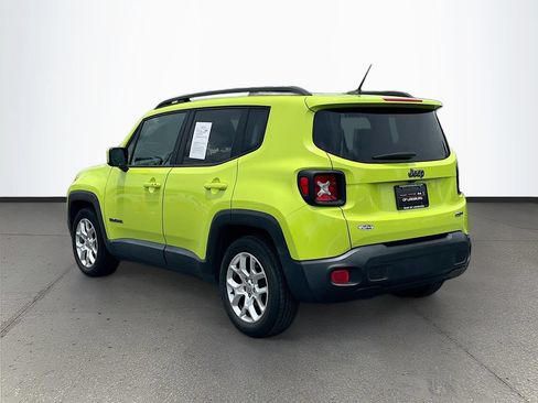 Used 2017 Jeep Renegade Latitude w/ Popular Equipment Group FWD image 5