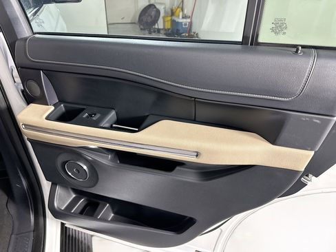 Used 2024 Ford Expedition Limited image 33