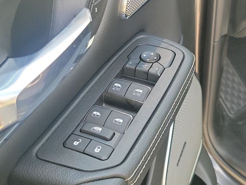 Used 2025 RAM 1500 Laramie RWD image 15