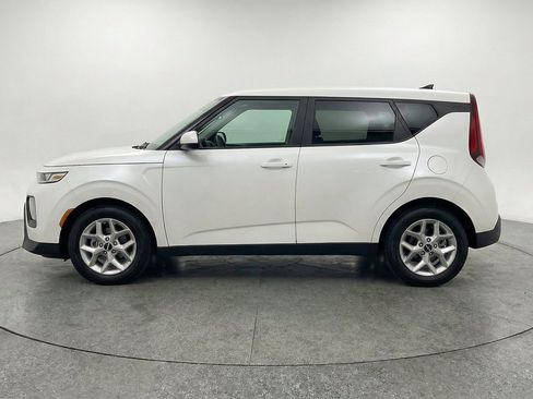 Used 2025 Kia Soul LX w/ LX Technology Package FWD image 5