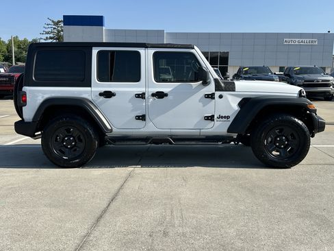 Used 2025 Jeep Wrangler Unlimited Sport AWD/4WD image 4