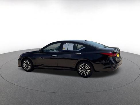Used 2025 Nissan Altima 2.5 SV FWD image 9
