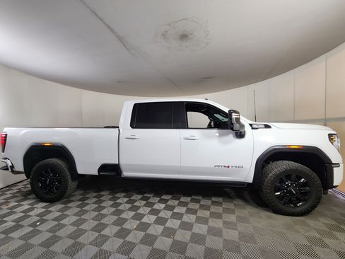 Used 2024 GMC Sierra 2500 AT4 w/ AT4 Premium Plus Package image 8