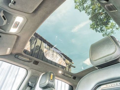 Used 2022 Rivian R1T Launch Edition image 22