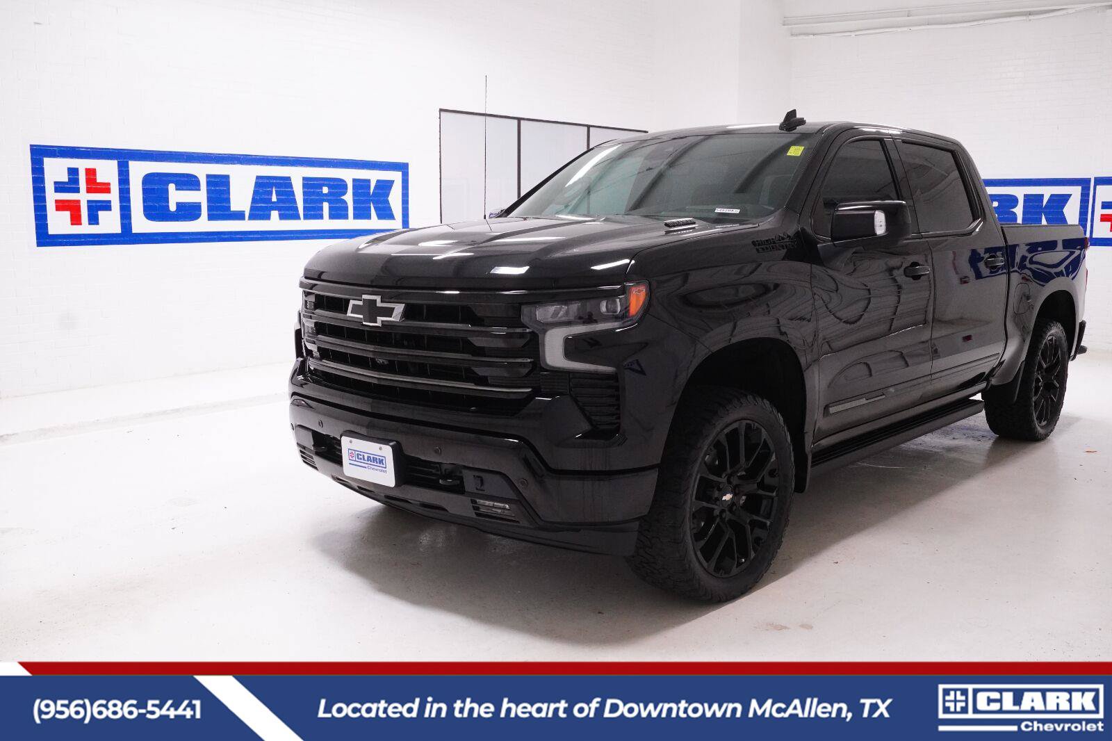 Used 2025 Chevrolet Silverado 1500 High Country w/ High Country Premium Package AWD/4WD image 1