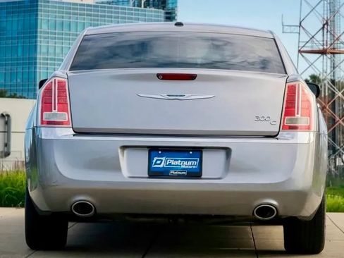 Used 2014 Chrysler 300 C RWD image 5