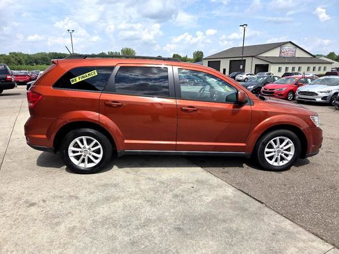 Used 2013 Dodge Journey SXT image 4