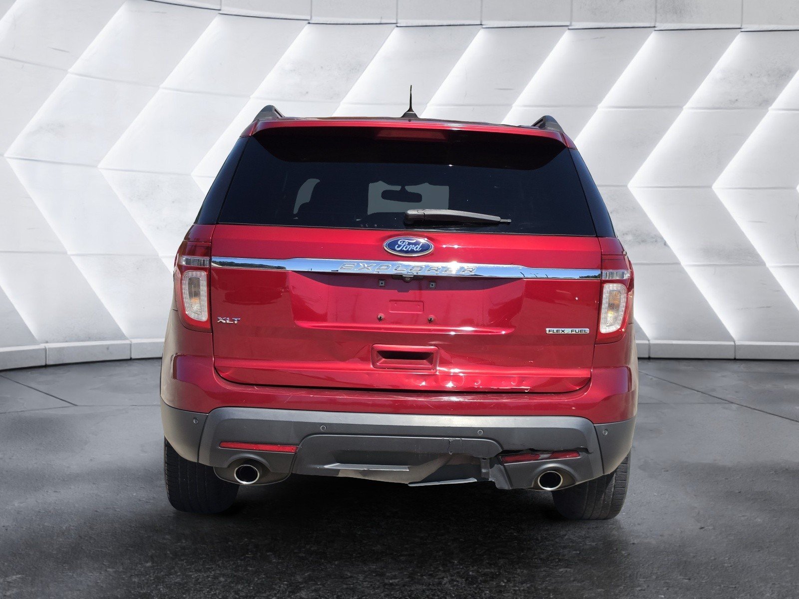 Used 2015 Ford Explorer XLT w/ Equipment Group 202B FWD image 4