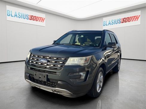 Used 2016 Ford Explorer XLT w/ Equipment Group 201A image 7