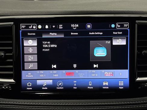 Used 2023 Chrysler Pacifica Limited w/ Uconnect Theater Family Group image 20