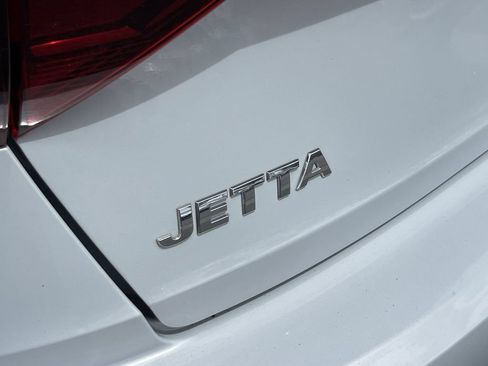 Used 2019 Volkswagen Jetta SE w/ Cold Weather Package FWD image 8