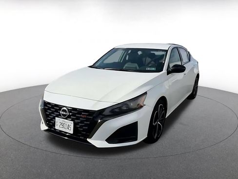 Used 2025 Nissan Altima 2.5 SR FWD image 5