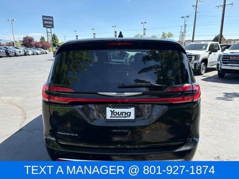 Used 2023 Chrysler Pacifica Touring-L FWD image 5