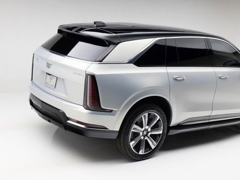 Used 2025 Cadillac Escalade IQ Luxury 2 image 27