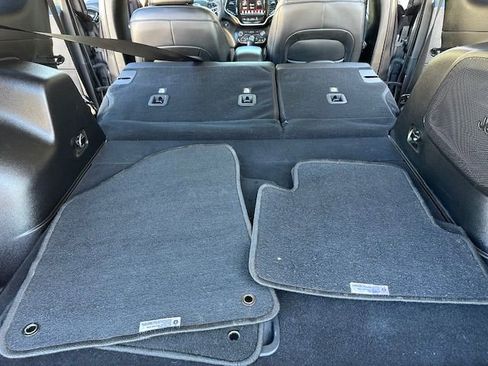 Used 2022 Jeep Cherokee Limited image 29