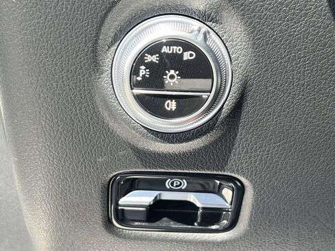 Used 2023 Mercedes-Benz C 300 4MATIC Sedan image 22