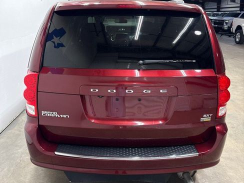Used 2019 Dodge Grand Caravan SXT image 5