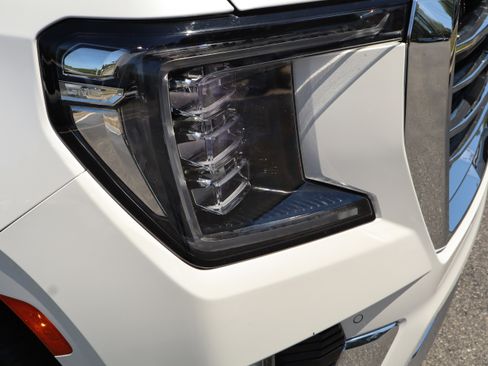 Used 2023 GMC Yukon XL SLT w/ SLT Premium Package AWD/4WD image 13