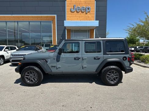 Used 2025 Jeep Wrangler Unlimited Sport AWD/4WD image 10