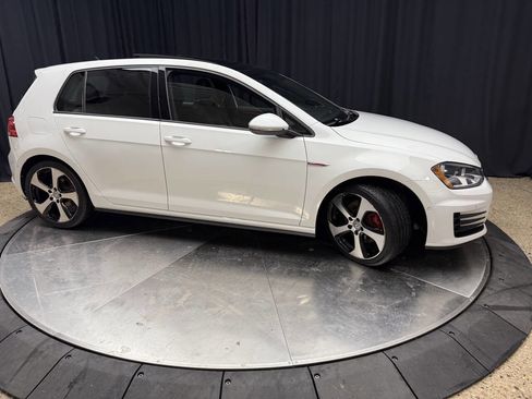 Used 2016 Volkswagen GTI SE w/ Driver Assistance Package image 10