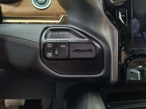 Used 2022 RAM 3500 Limited AWD/4WD image 18