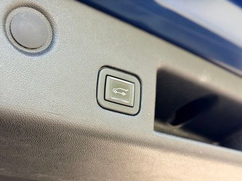 Used 2020 Chevrolet Equinox LT w/ Driver Convenience Package FWD image 27