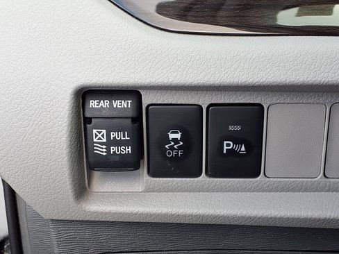 Used 2019 Toyota Sienna XLE w/ XLE Navigation Package FWD image 10