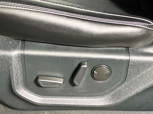 Used 2019 Ford F150 Lariat w/ Equipment Group 502A Luxury AWD/4WD image 15