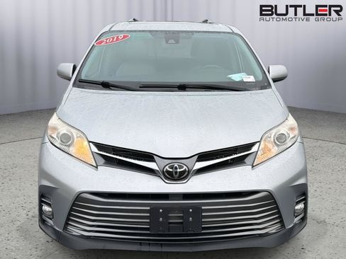 Used 2019 Toyota Sienna XLE Premium FWD image 9