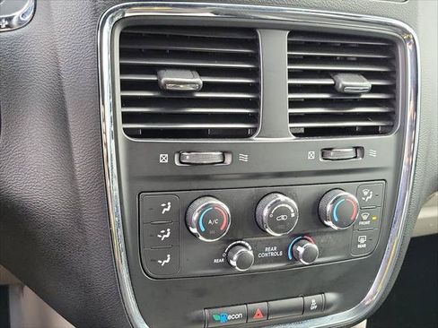 Certified 2020 Dodge Grand Caravan SXT FWD image 16