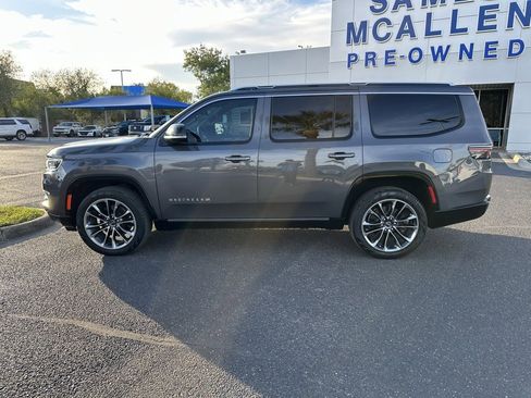 Used 2024 Jeep Wagoneer Series III w/ Premium Group I image 3