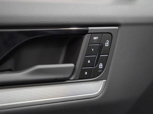 Certified 2025 Porsche Cayenne Coupe AWD/4WD image 22