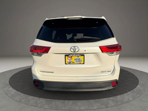 Used 2018 Toyota Highlander XLE image 8
