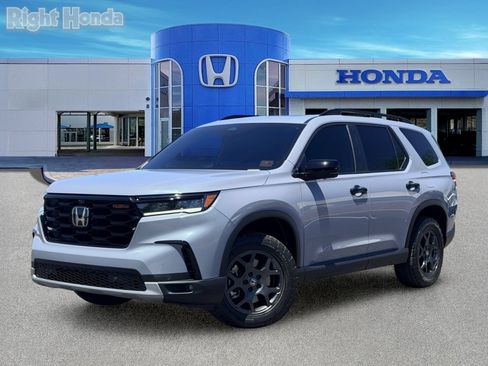 Certified 2025 Honda Pilot TrailSport image 2