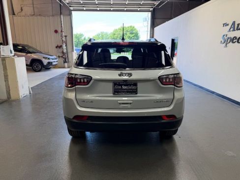 Used 2025 Jeep Compass Limited AWD/4WD image 4