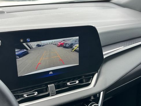 Used 2025 Chevrolet Equinox LT FWD image 23