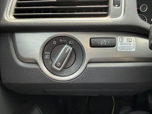 Used 2015 Volkswagen Passat TDI SE FWD image 29