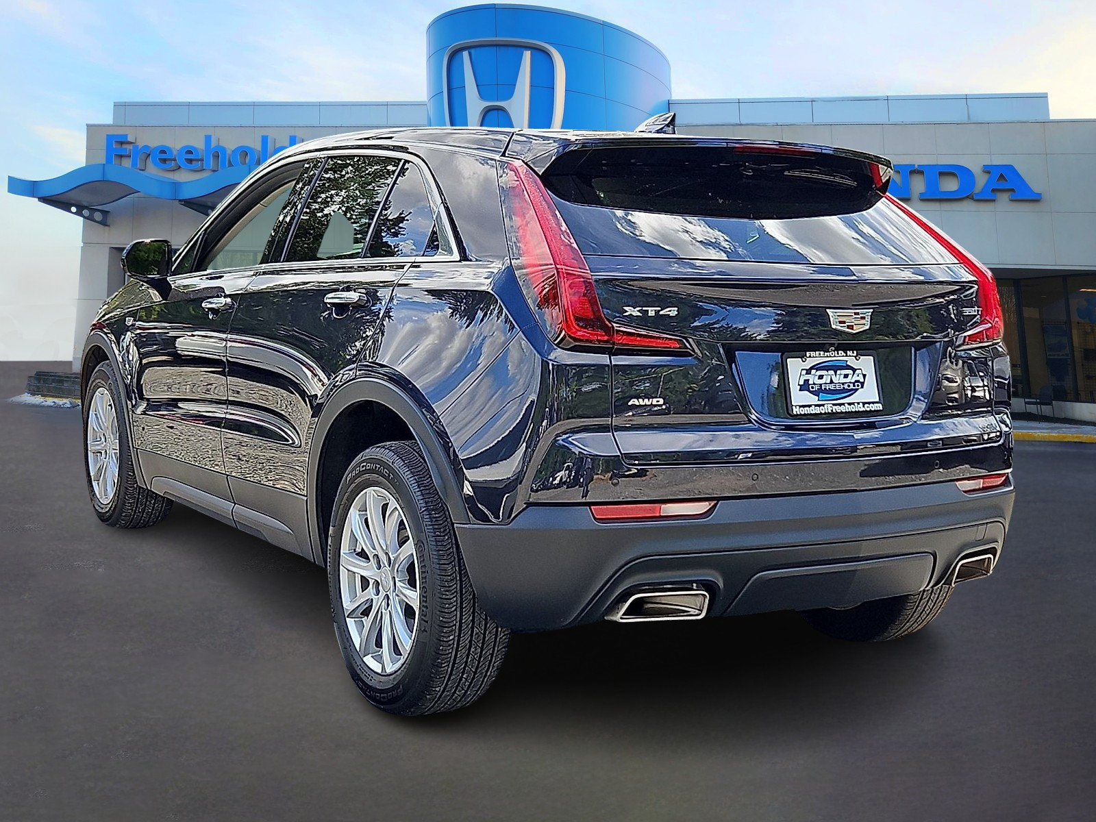 Used 2022 Cadillac XT4 Luxury w/ Cold Weather Package AWD/4WD image 5