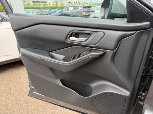 Used 2025 Nissan Rogue SV FWD image 18