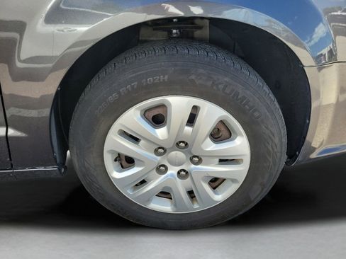 Used 2018 Dodge Grand Caravan SE w/ UConnect Hands-Free Group image 5