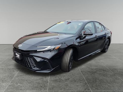 Certified 2025 Toyota Camry XSE image 3