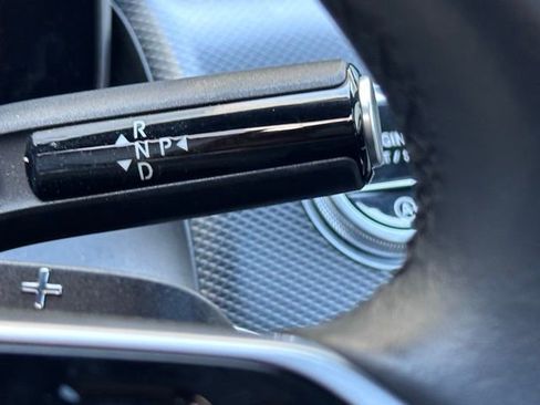 Used 2024 Mercedes-Benz GLC 300 4MATIC image 13