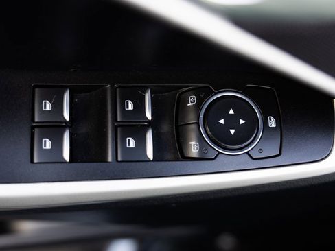 Used 2021 Ford Explorer XLT image 21