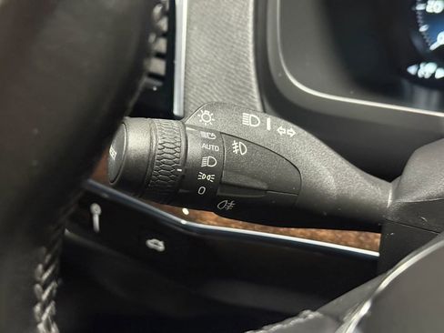 Used 2016 Volvo XC90 T6 Momentum w/ Momentum Plus Package image 30